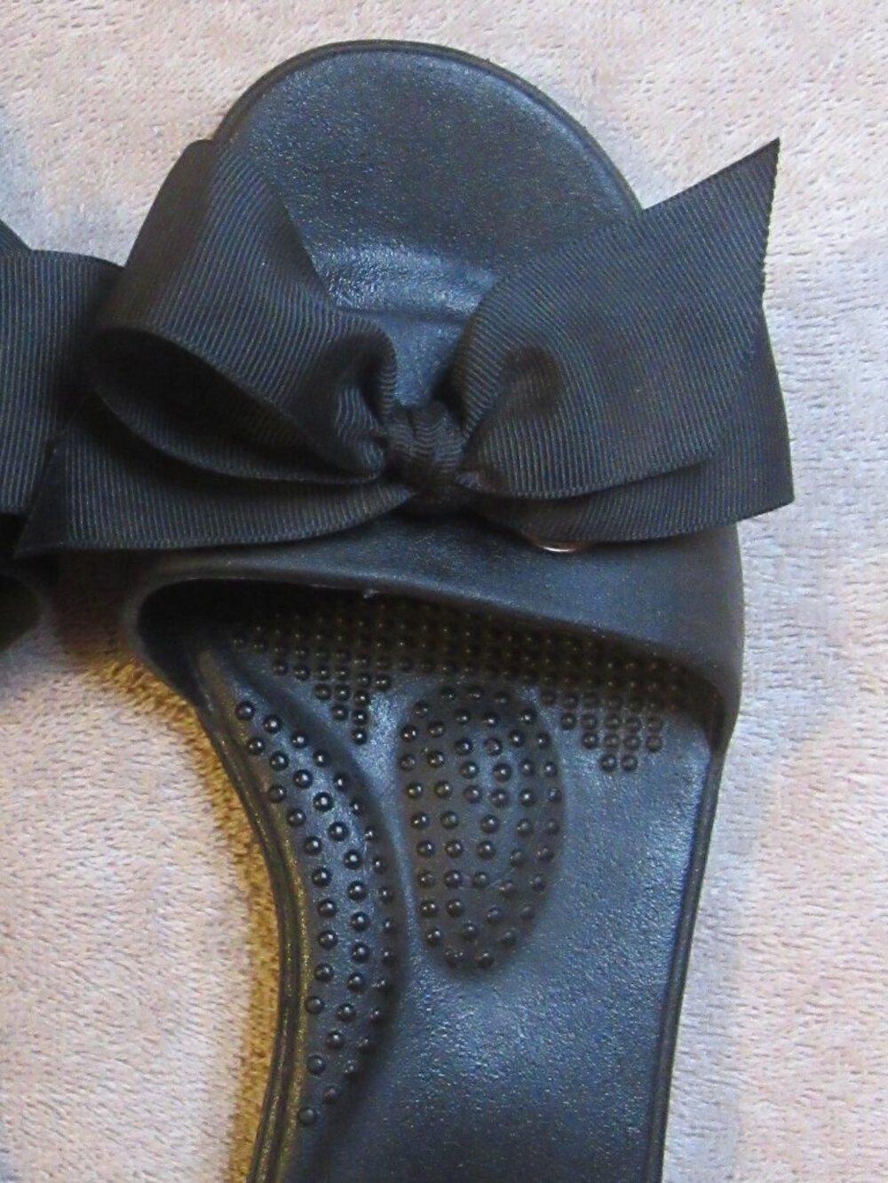 OKA-b shoes that love you black spa slides w. grosgrain removable bow sz M - Picture 7 of 11
